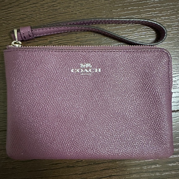 Coach Corner Zip Wristlet - New - Picture 1 of 9